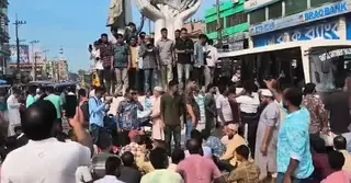 টাঙ্গাইলের-৩: মনোনয়ন না দেয়ায় সড়ক অবরোধ করে বিক্ষোভ